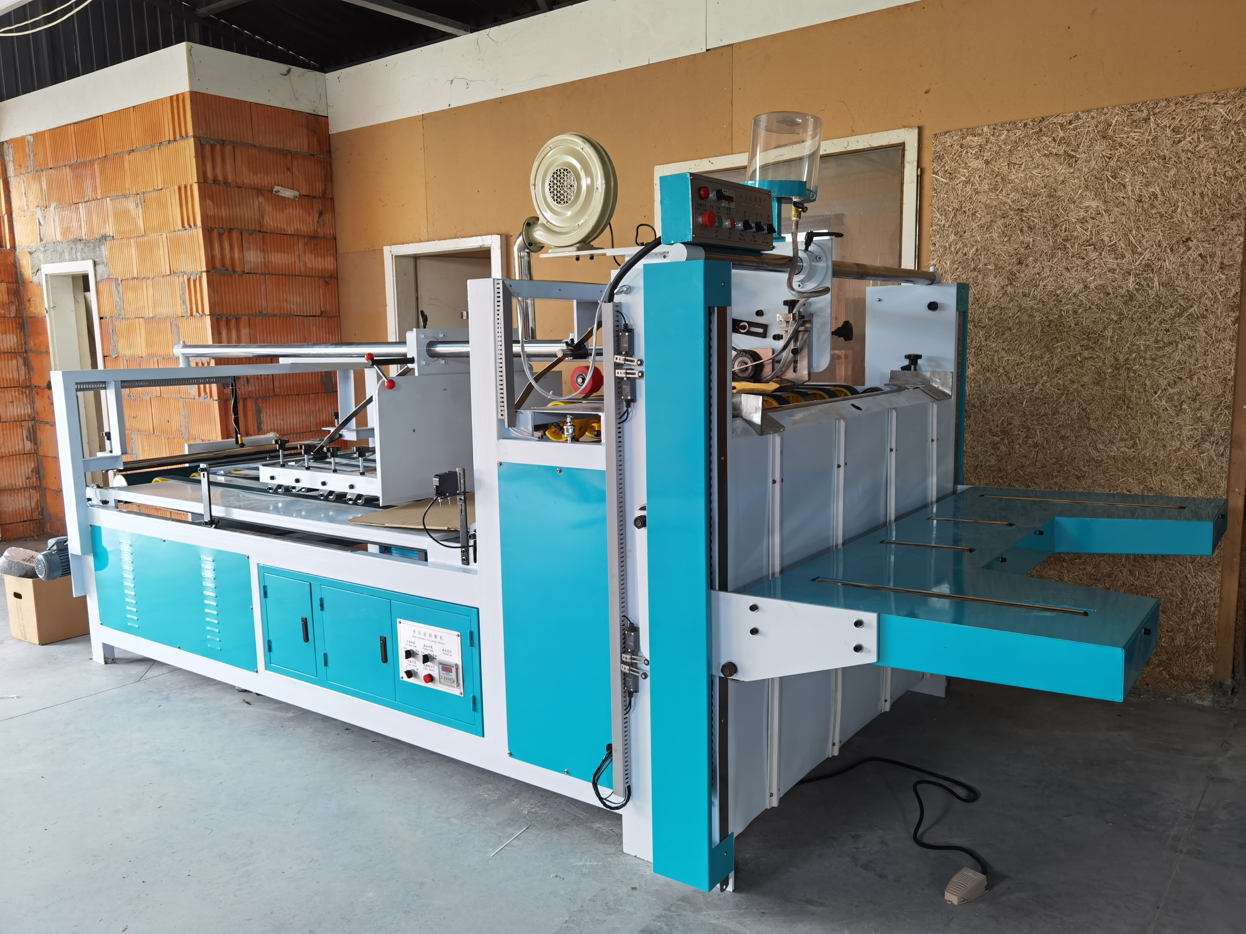 AUTO FOLDER GLUER